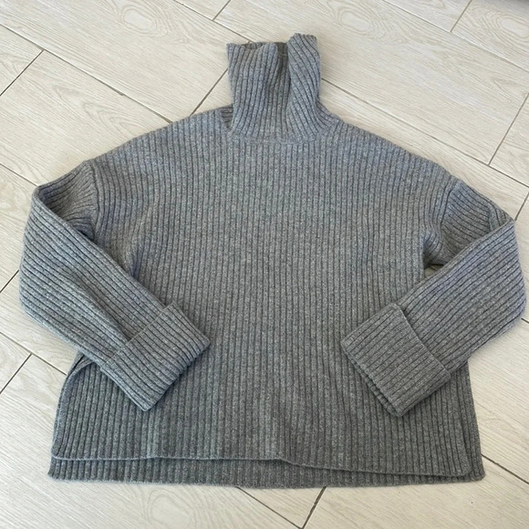 Revive Cashmere turtleneck sweater - Picture 3 of 6
